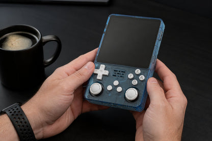 Clash Pocket in hand